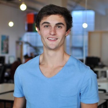 Zakladteľ Ashley Davies