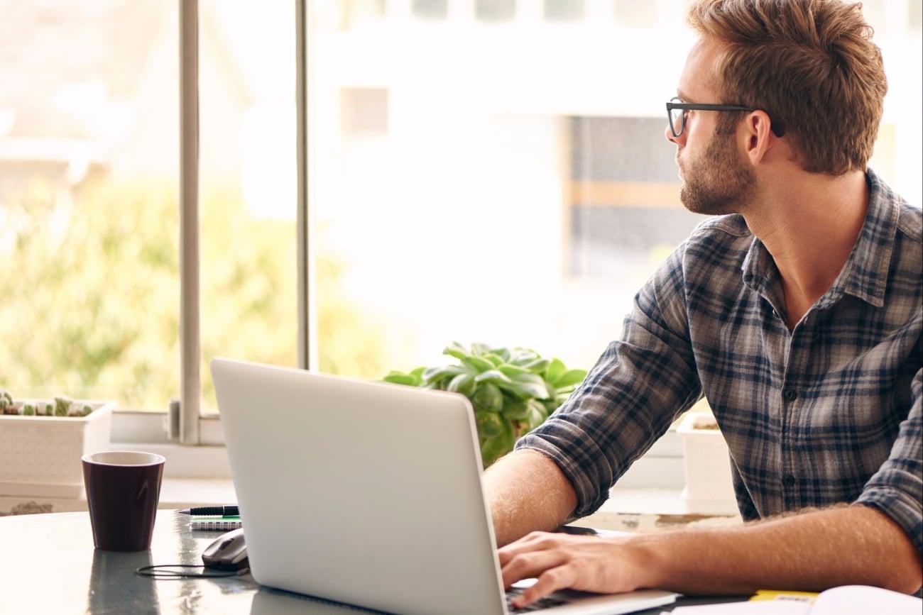 20151120172744-procrastination-young-man-home-office-laptop-distracted-work-distant