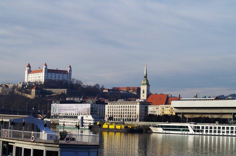bratislava-1092710_960_720
