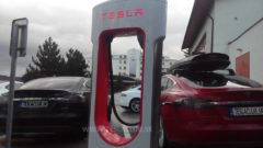 Prvý Tesla Supercharger