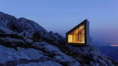 Uprostred studených skál: