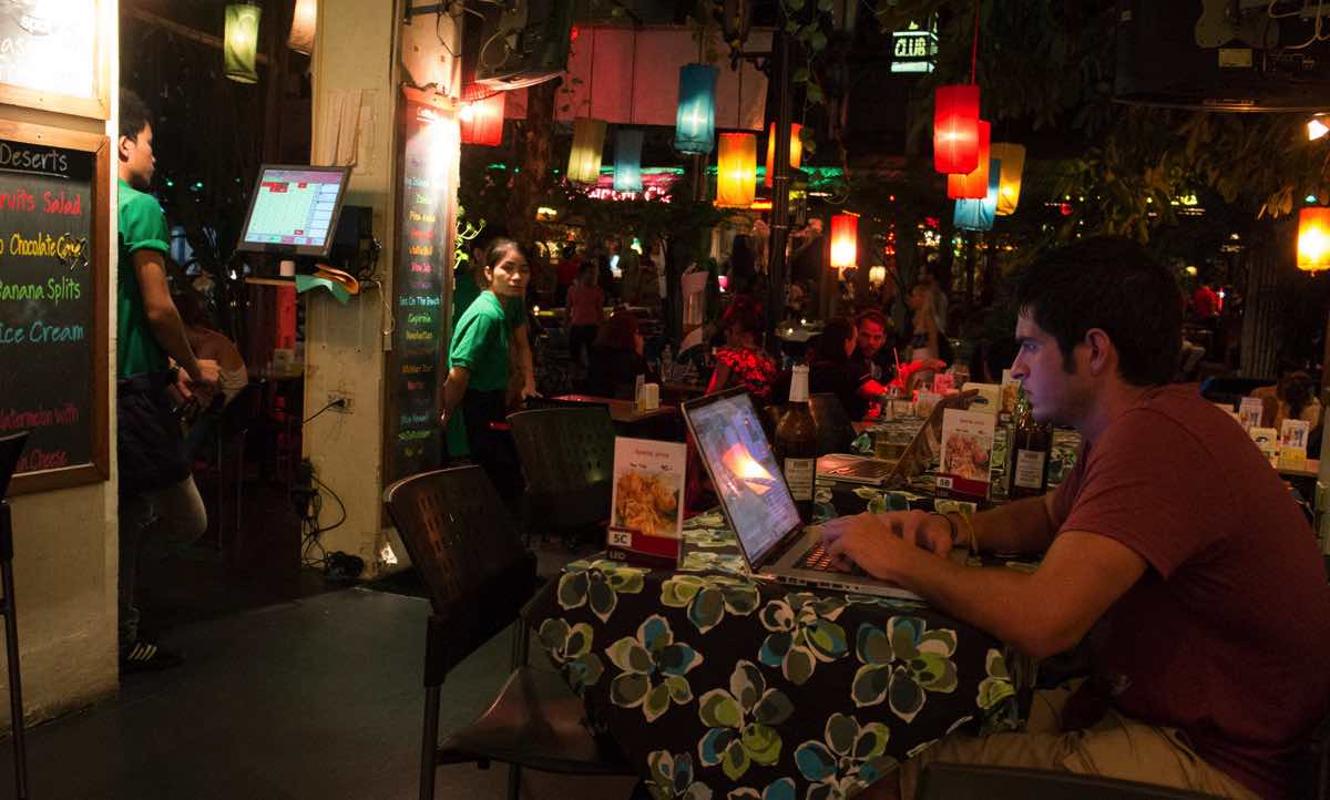 digital-nomad-office-big