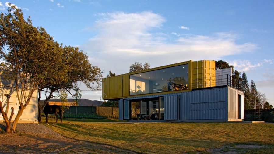 3-house-4-shipping-containers-1-guests