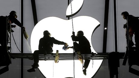 Muž zažaloval Apple