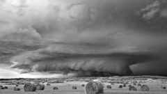 Čiernobiele fotografie búrok,