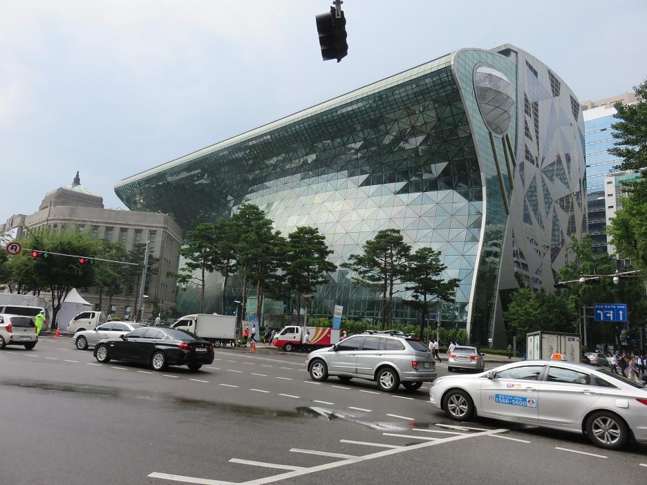 Nová soulská radnica, otvorená v r. 2012, autori – kórejskí architekti