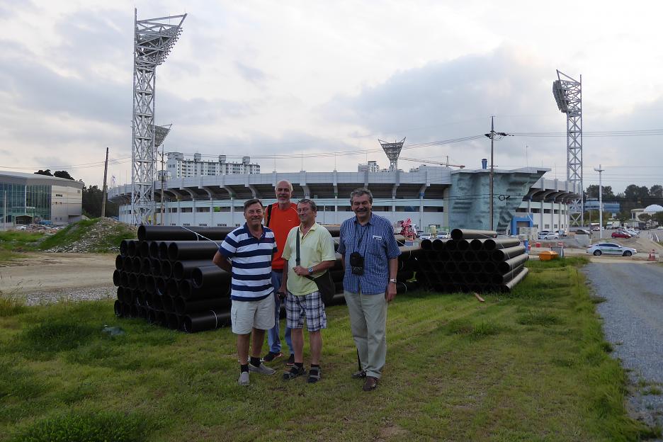 Pred budúcim olympijským štadiónom v meste Gangneung