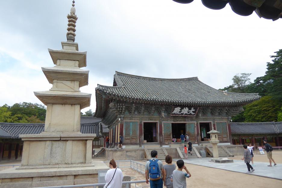 Horné nádvorie s pagodou pred chrámom