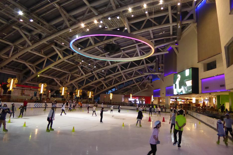 Ľadová plocha na 6. podlaží nákupného komplexu