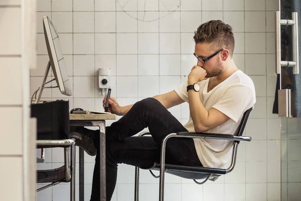 hipster-computer-user