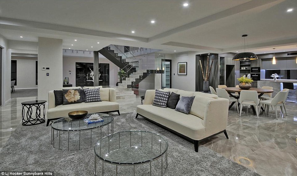 3b5b9cf300000578-4031306-spacious_living_room_and_kitchen_with_3m_high_ceilings_and_europ-a-29_1481681204727