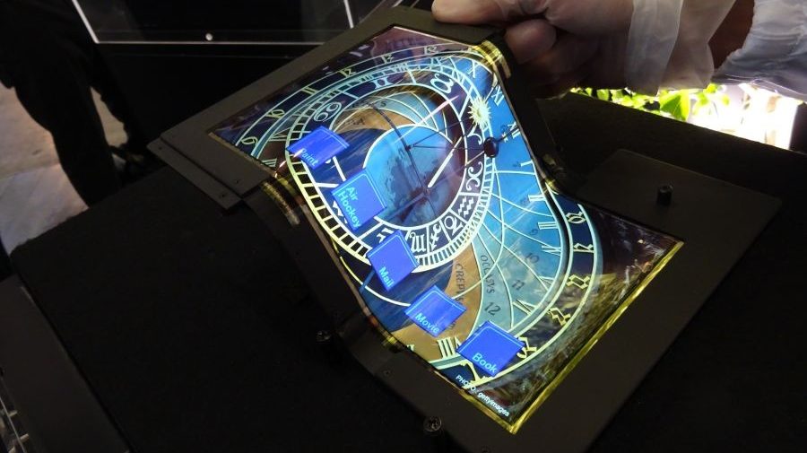 the-tri-fold-oled-screen-will-change-how-you-see-smartphones-gallery-463891-3