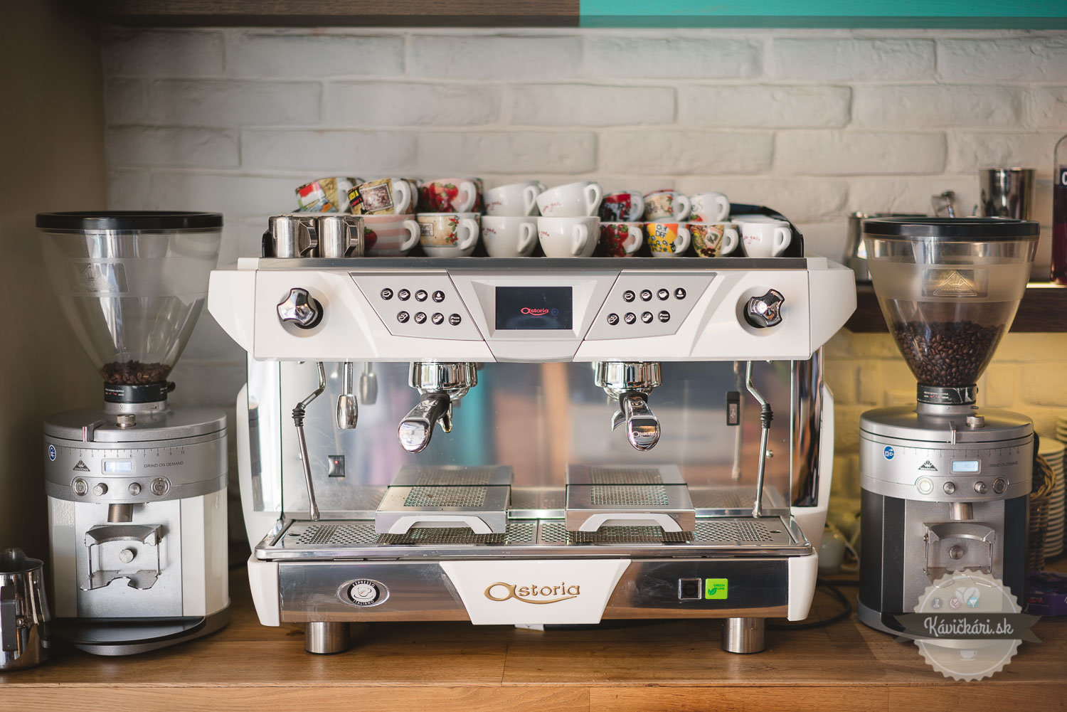 stroj na kávu