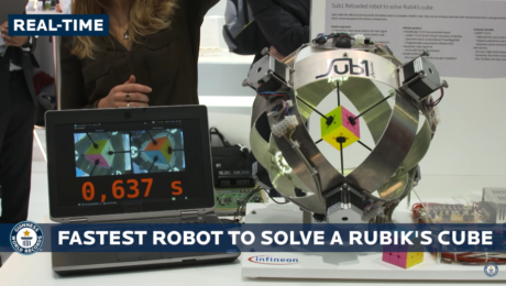 Robot vyriešil Rubikovu