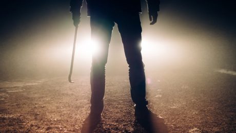 Taxikár Hopinu dokopal