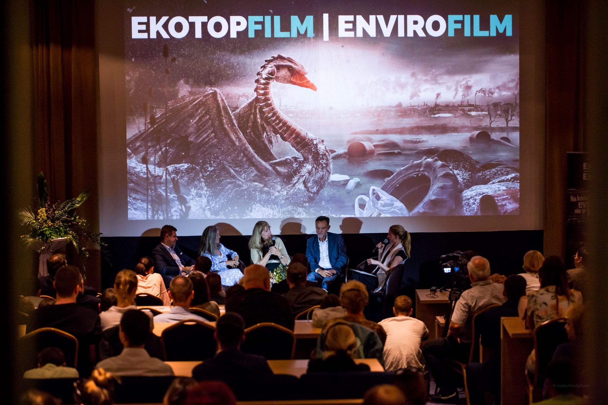 Adela Ban+í+íov+í s hos+ąami tohtoro_Źn+ęho festivalu Ekotopfilm – Envirofilm v Bratislave, Paul Lister, Maryanne Culpepper, Polly Higgins, L+íszl+- S+-lymos