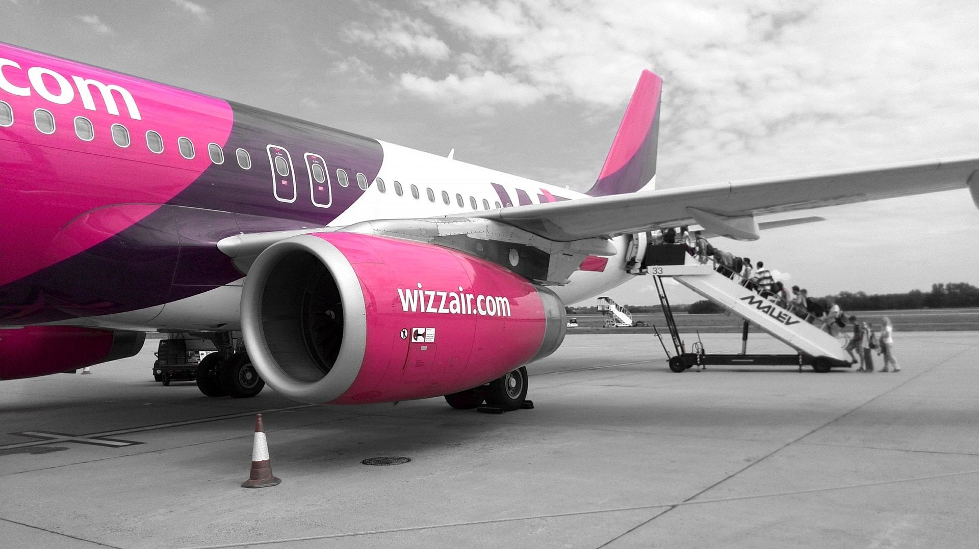 wizzair-1169707_1920