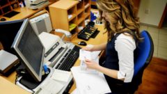 Štát opäť míňal