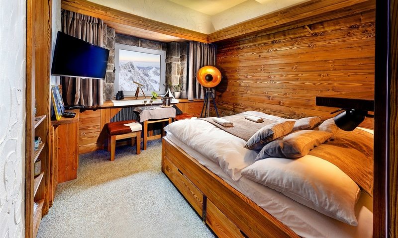 Zažiť noc na Lomnickom štíte musí byť úžasným zážitkom.  Ocenil to aj nemecký magazín Geo Saison, ktorý ho umiestnil do TOP 100 najkrajších hotelov sveta.