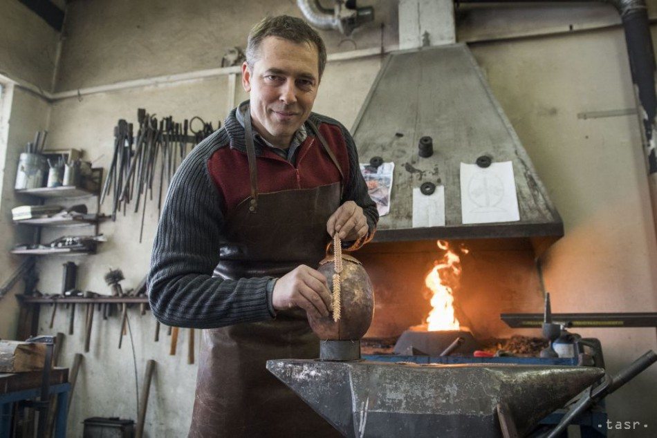 4-3ec3adce899c07abaab9b27d9f724bc55dbf483f