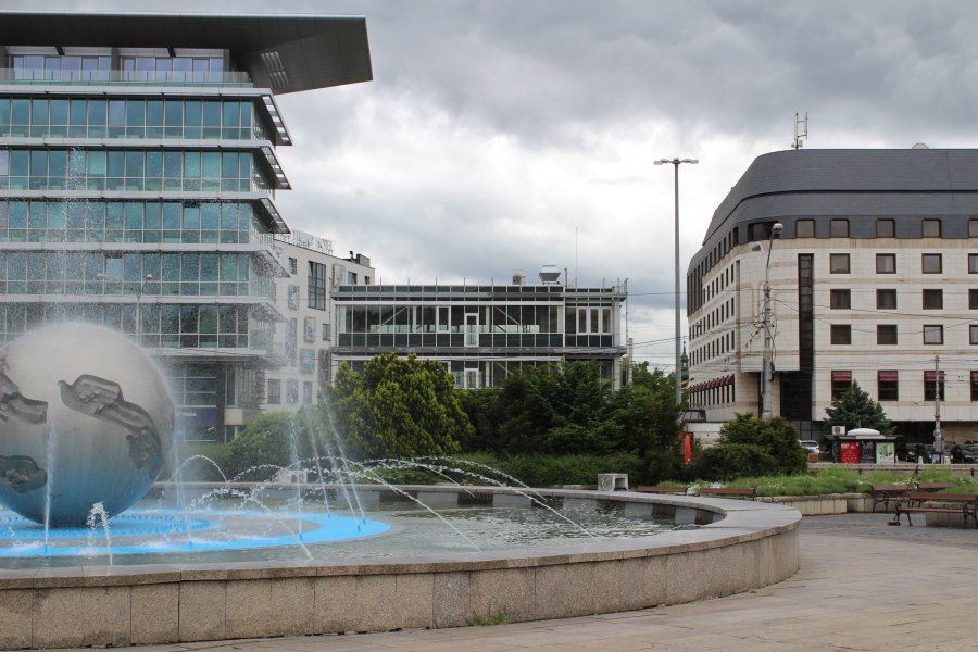 gallery-buildings-1465282502-green_cube_5