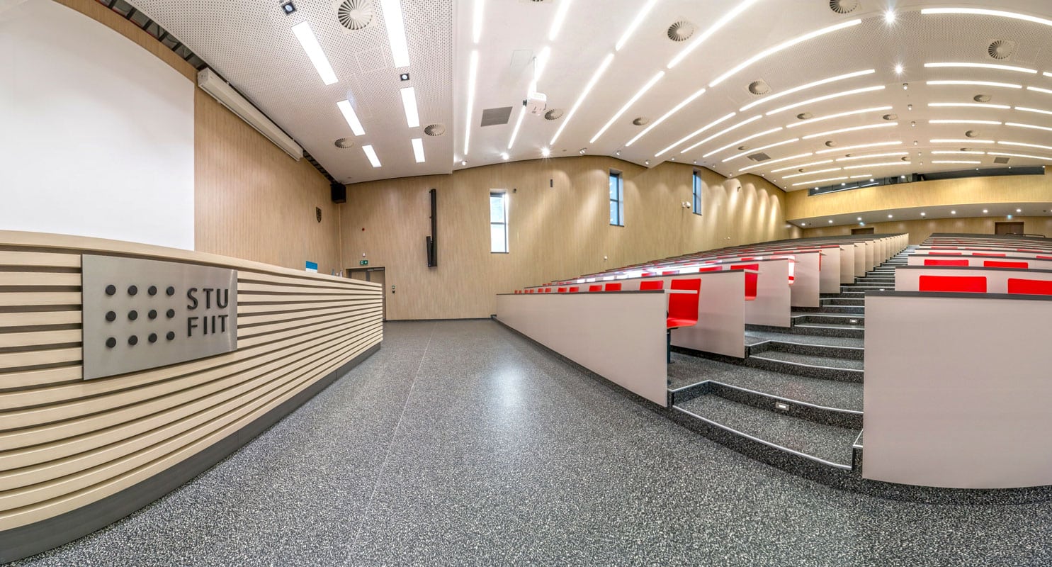 velka_aula_fiit_stu_017_1485-1