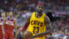 LeBron James financuje