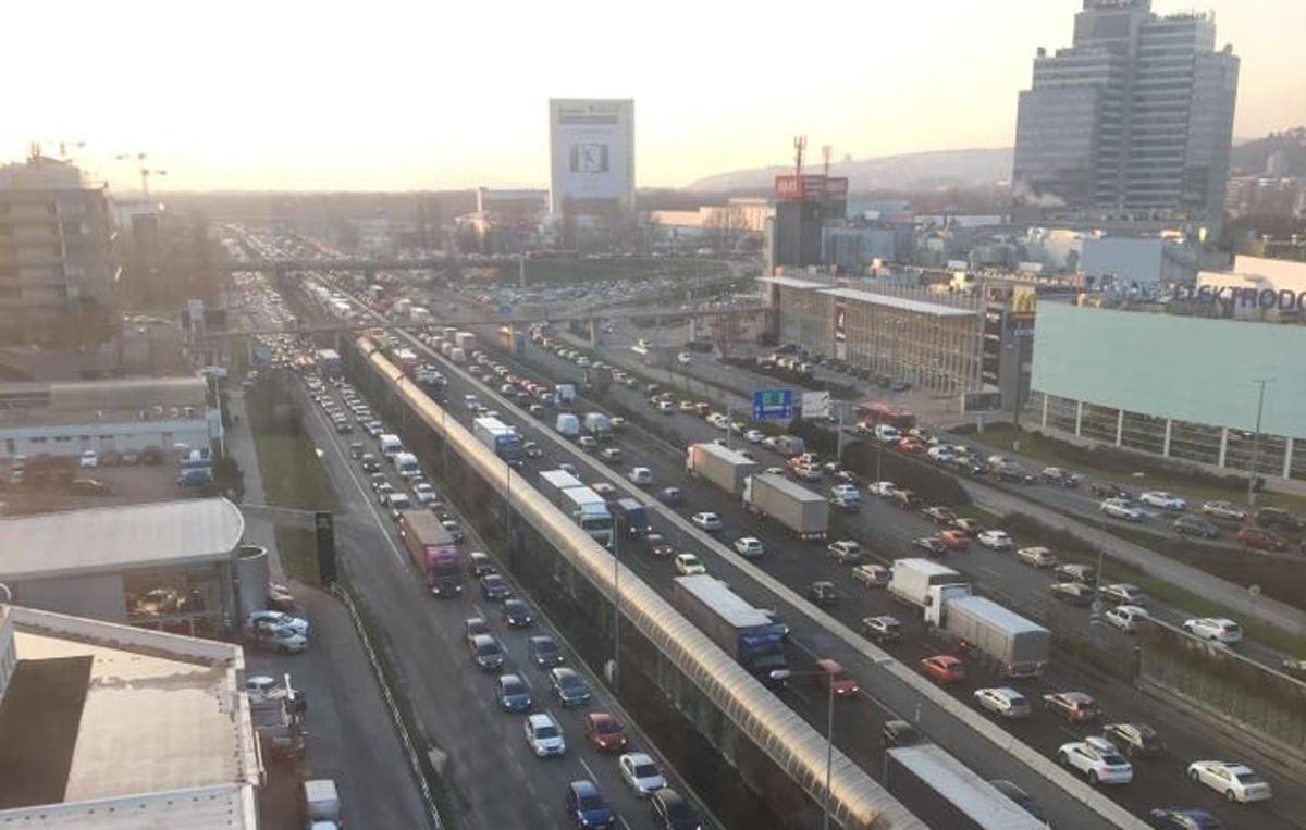 27337102_1778199065534080_6773876817761266133_n