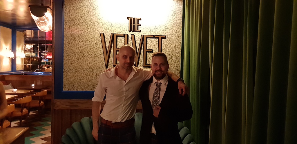 Naľavo Ján Budaj spolumajiteľ, napravo manažér podniku