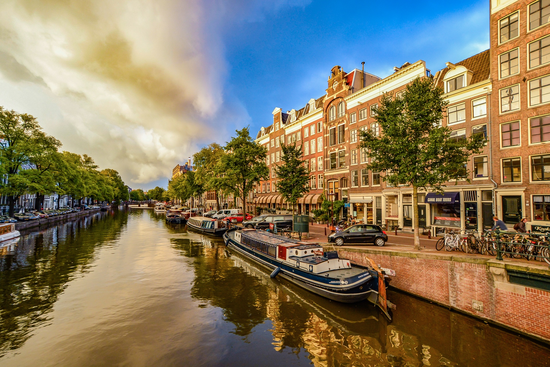 storm-approaching-in-amsterdam