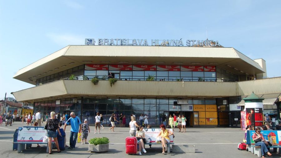 Hlavná Stanica Bratislava (Wikimedia, Yusuke Kawasaki)