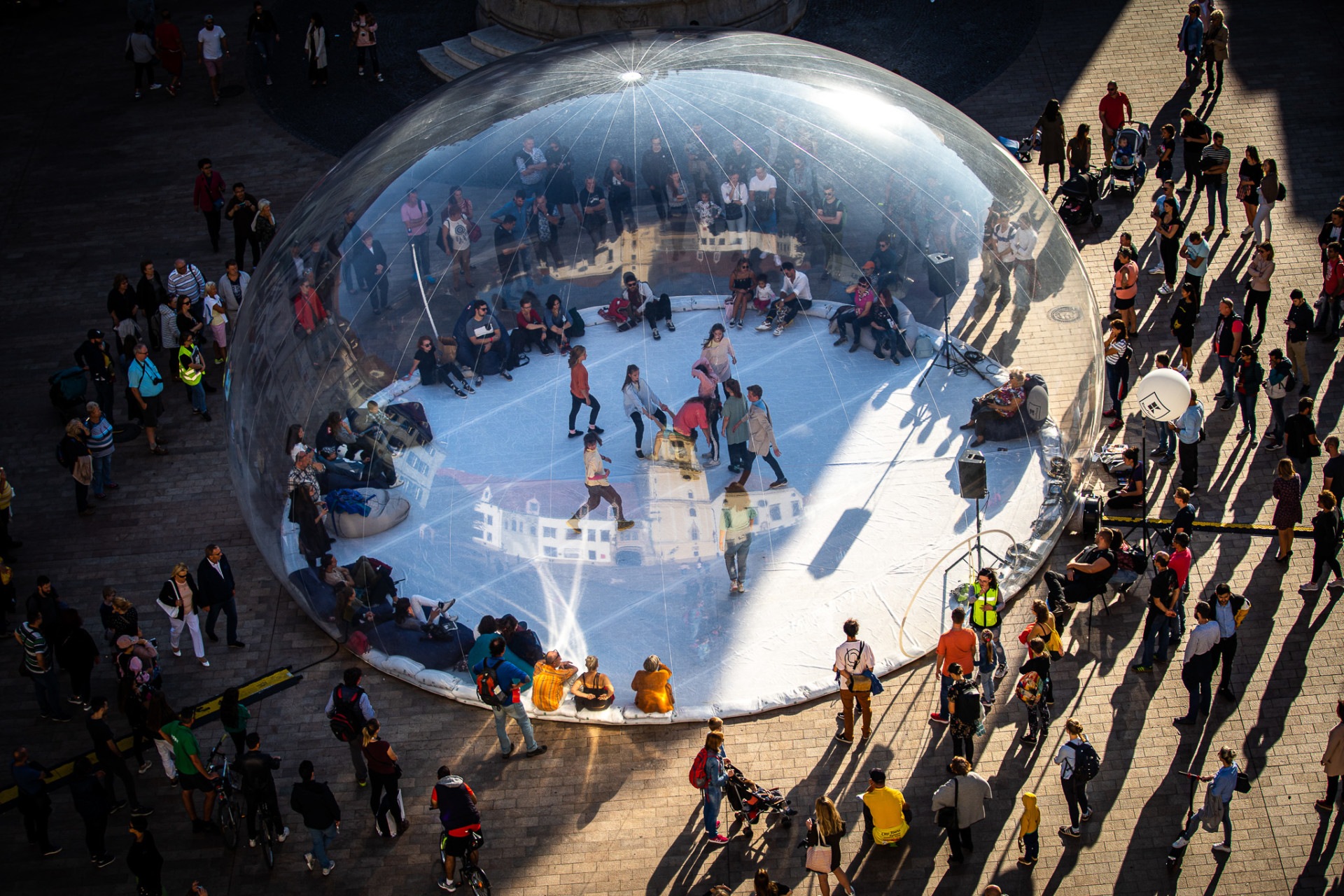 Zdroj: Biela noc - plastique fantastique - The Big Mass