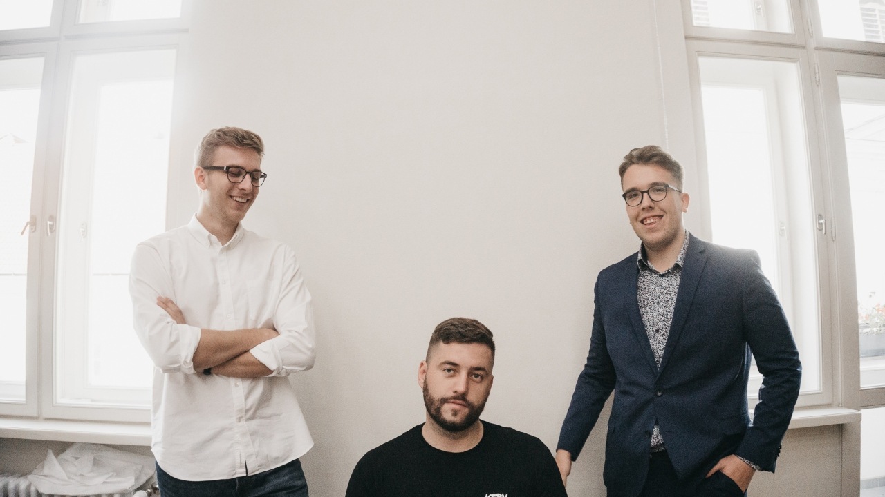 Zľava: Adam Rakús  Matej Binka: Parik Ondrejch