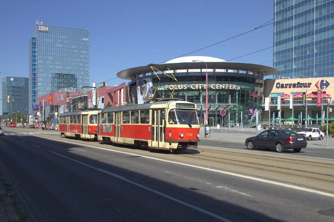 Tramo_en_Bratislavo,_Polus_City_Center (1)