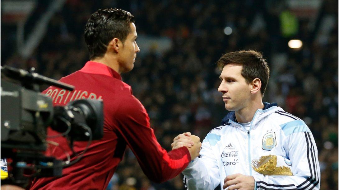 Argentínsky futbalista Lionel Messi (Argentína) a Portugalčan Cristiano Ronaldo/TASR