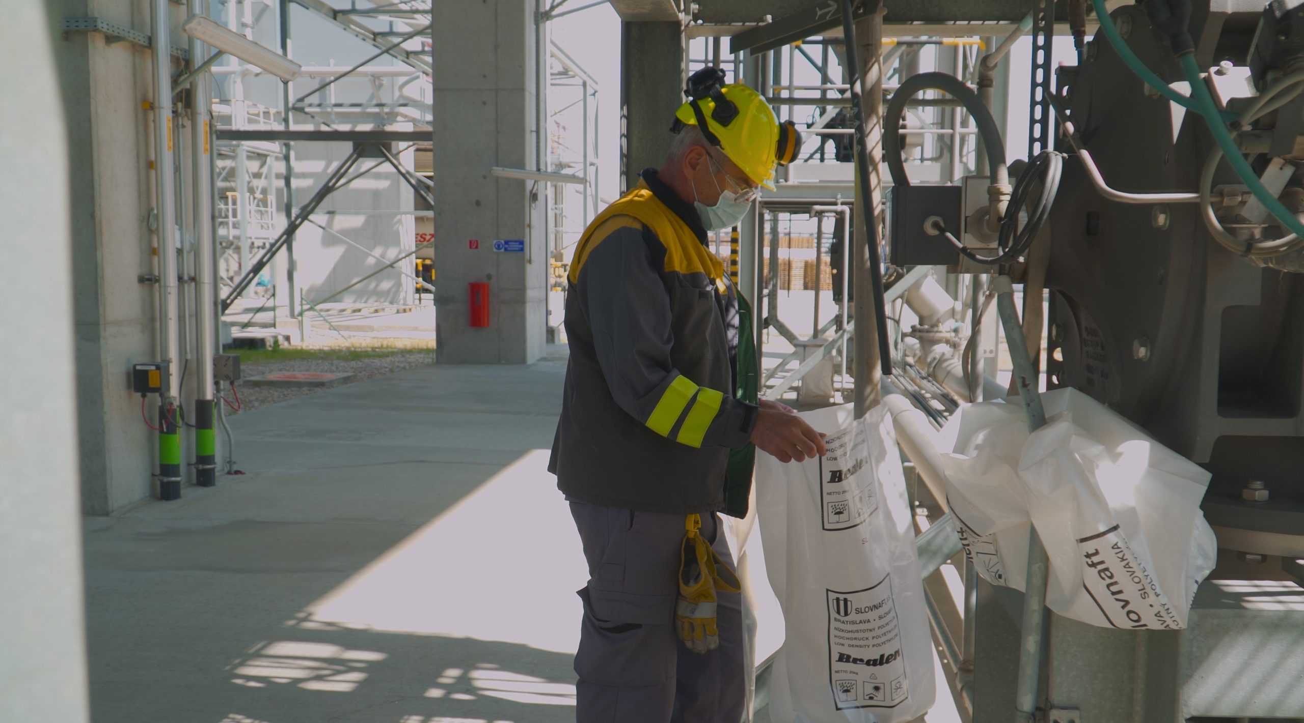 2020 Slovnaft Polymery ilustracne.00_05_42_16.Still017