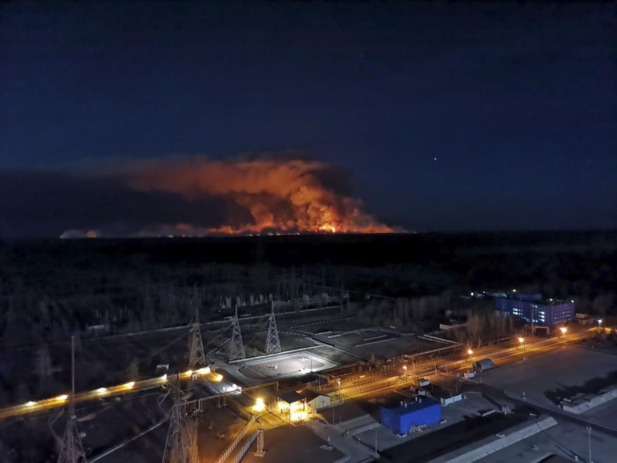 Ukraine_Chernobyl_Fire_31961-d2f463a60356479485e817942735ae74