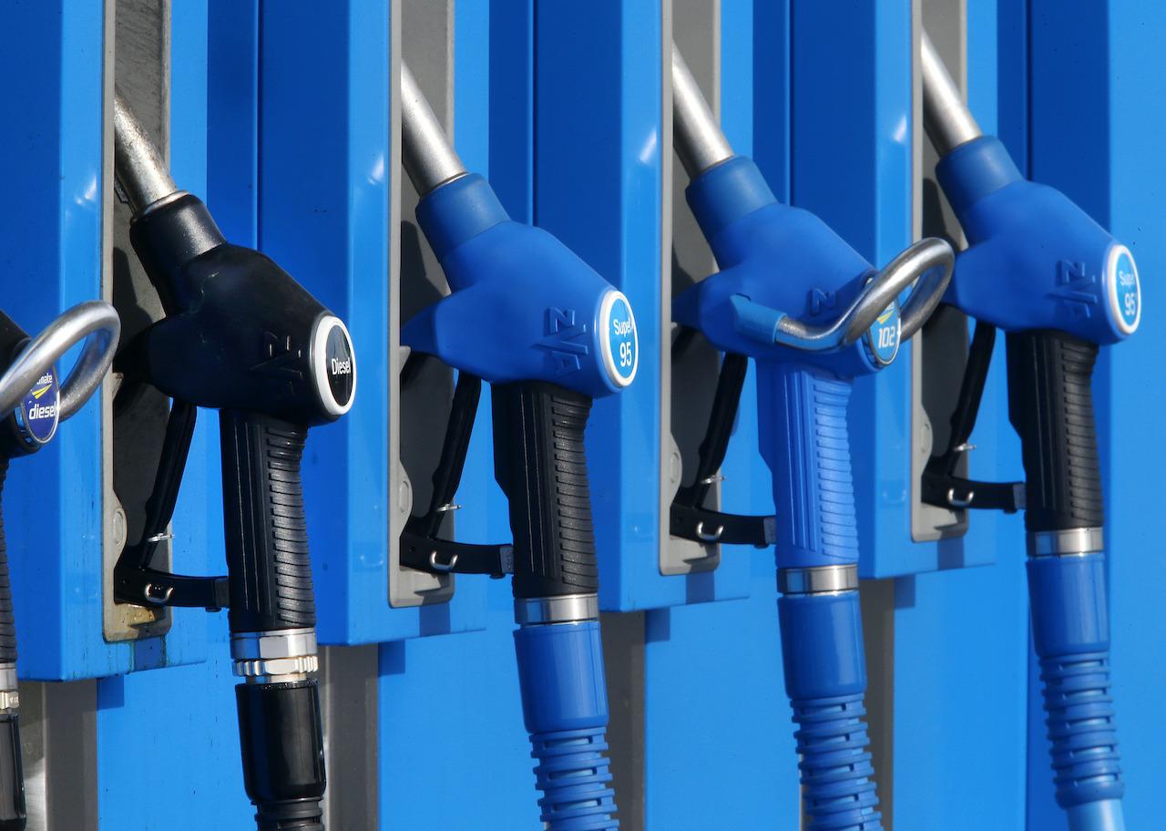 benzín, nafta, tankovanie, čerpacia stanica, benzínka