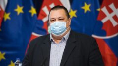 Šikana odborníkov neutícha: