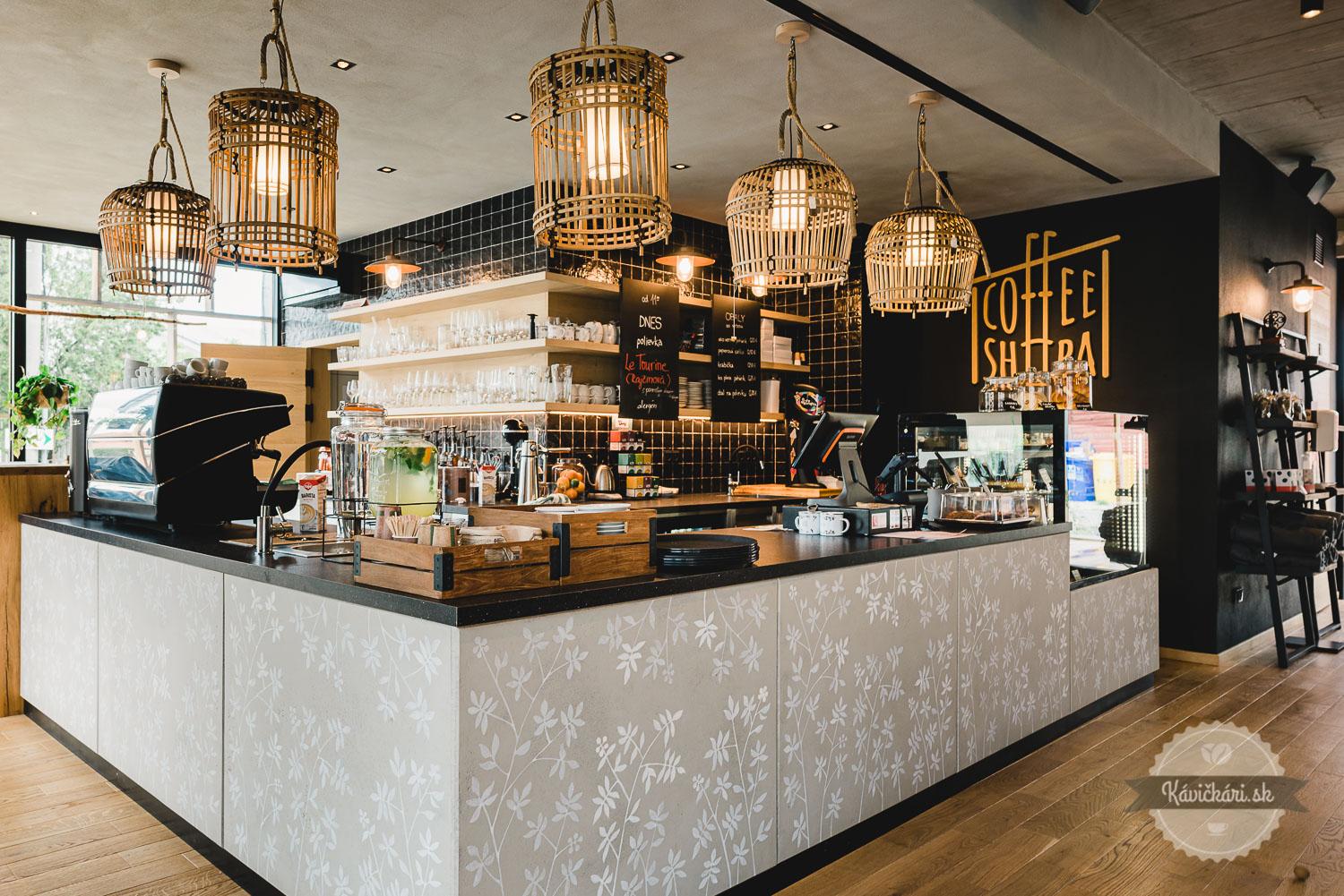 interier-bar-kava-mlsnacava