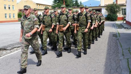 Slovensko zháňa stovky