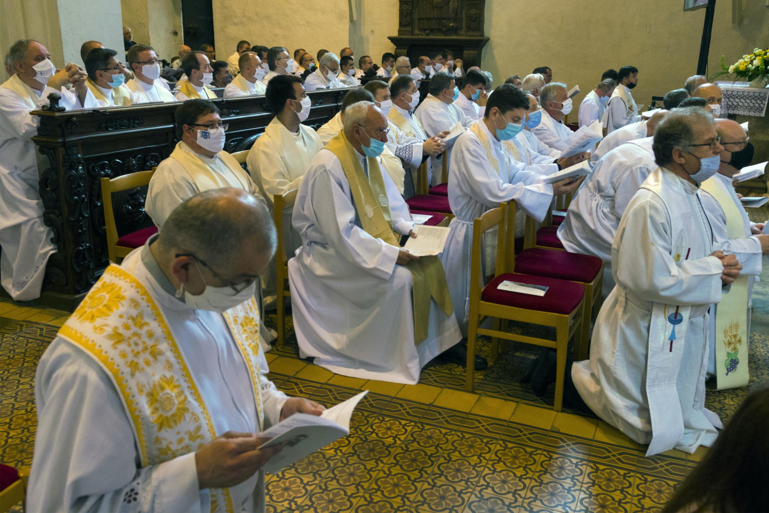 biskupi semafor bohosluzba omsa covid koronavirus