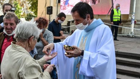 biskupi semafor bohosluzba omsa covid koronavirus