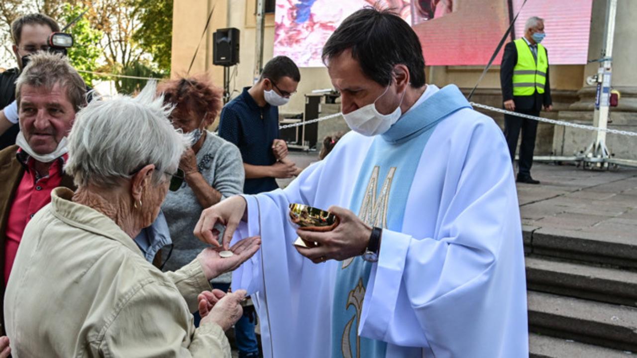 biskupi semafor bohosluzba omsa covid koronavirus