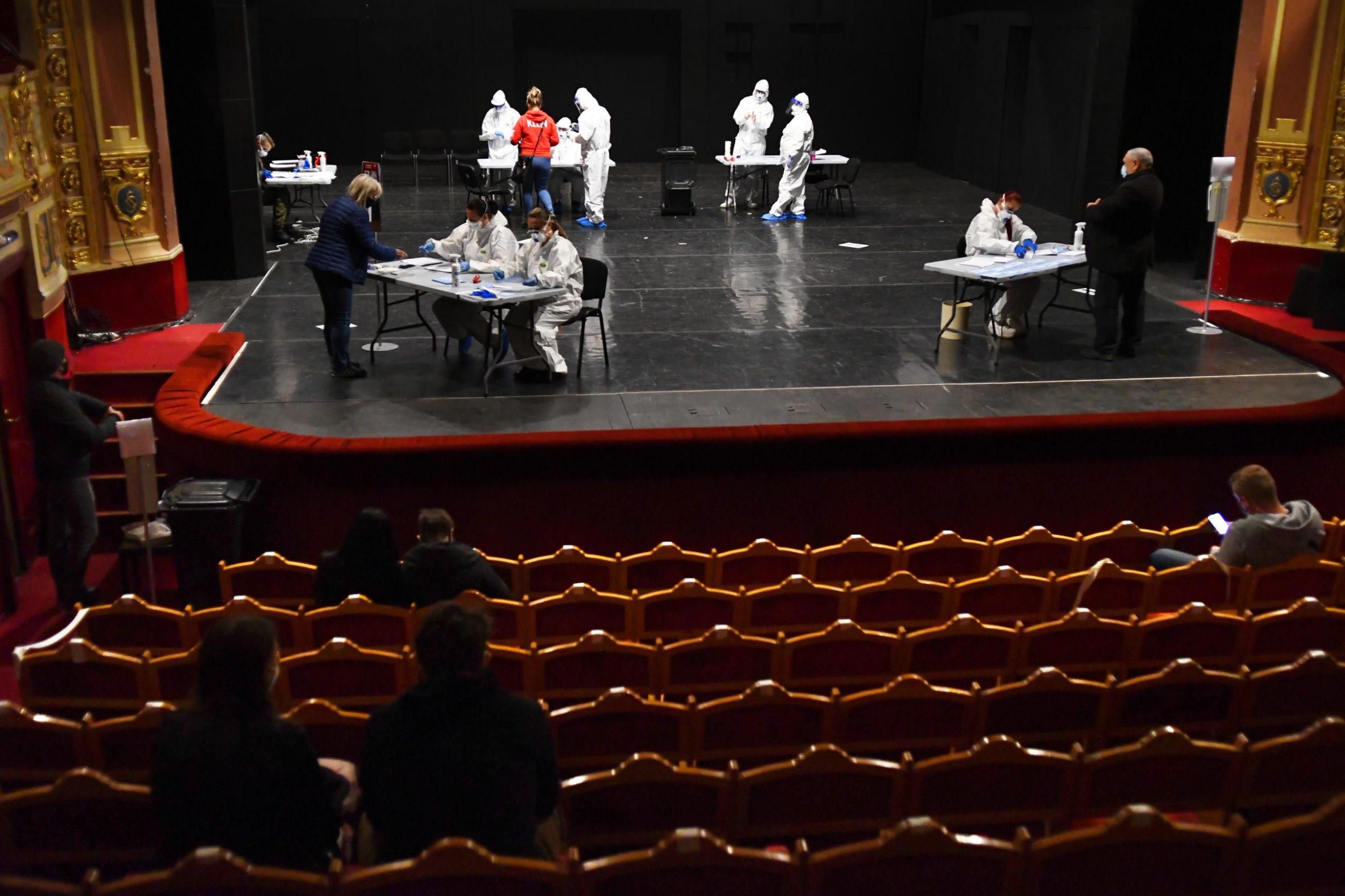 divadlo covid-19 celološné testovanie Slovensko