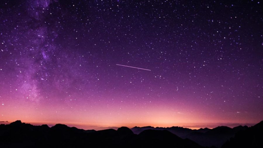 vesmír hviezdy meteorický roj nočná obloha