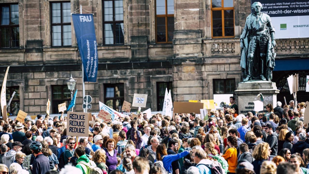 štúdia demokracia prieskum mileniáli