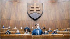 Hlavu Matoviča žiadajú