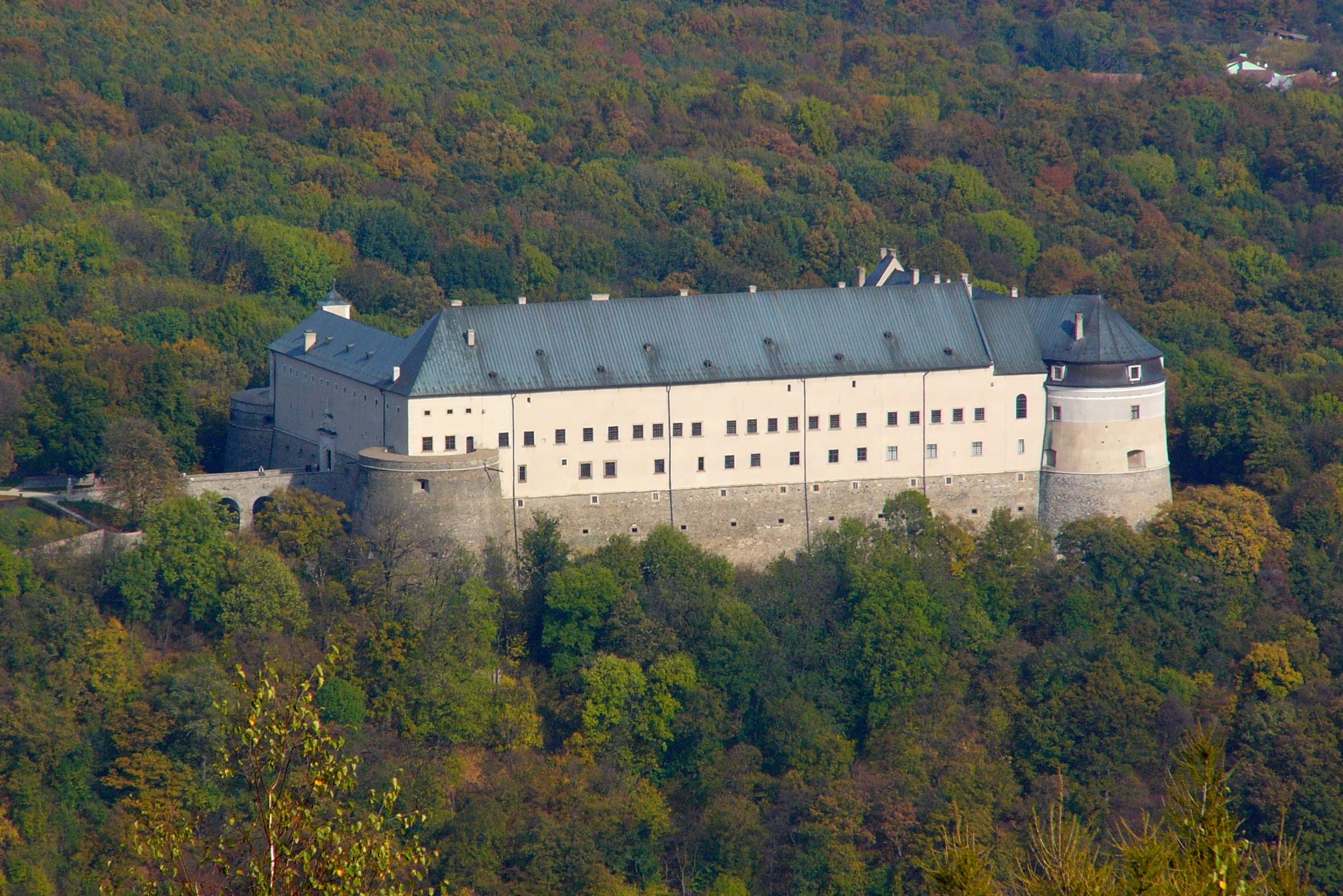 Červený kameň hrad Slovensko zámok