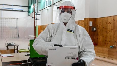 koronavirus, testovanie, zena